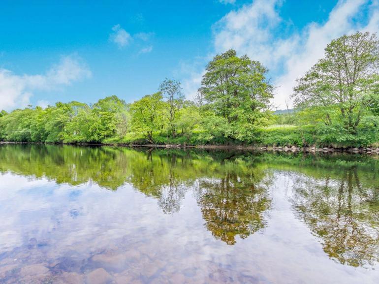 3 Bedroom Luxury Home, Hot Tub, Stunning Views Of Killin, Sitting On The River Dochart Bagian luar foto