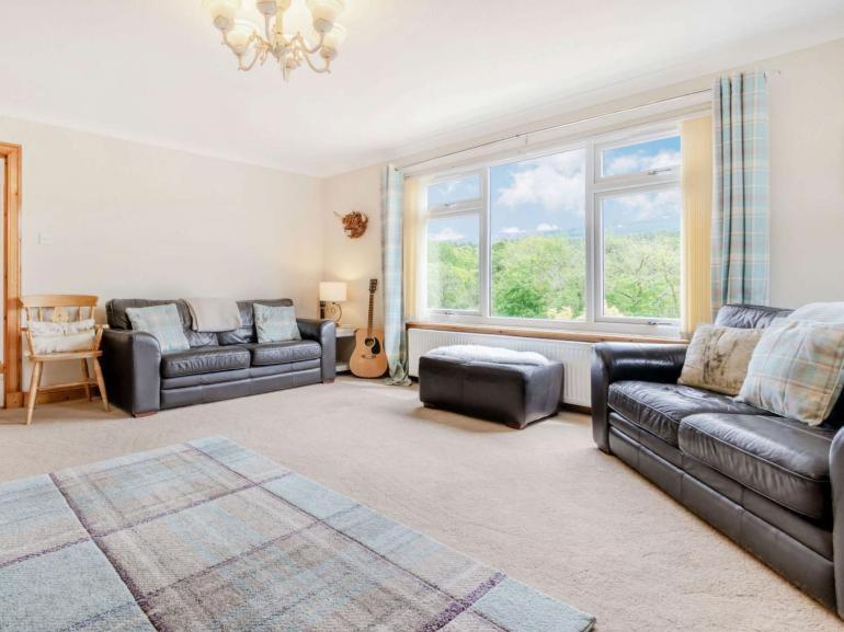 3 Bedroom Luxury Home, Hot Tub, Stunning Views Of Killin, Sitting On The River Dochart Bagian luar foto