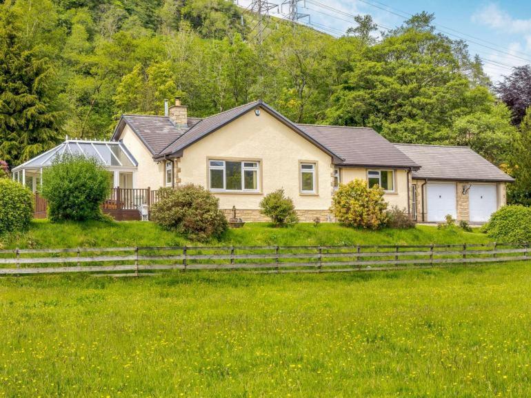 3 Bedroom Luxury Home, Hot Tub, Stunning Views Of Killin, Sitting On The River Dochart Bagian luar foto